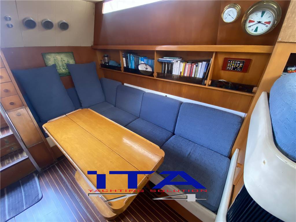 Ferretti Altura 42