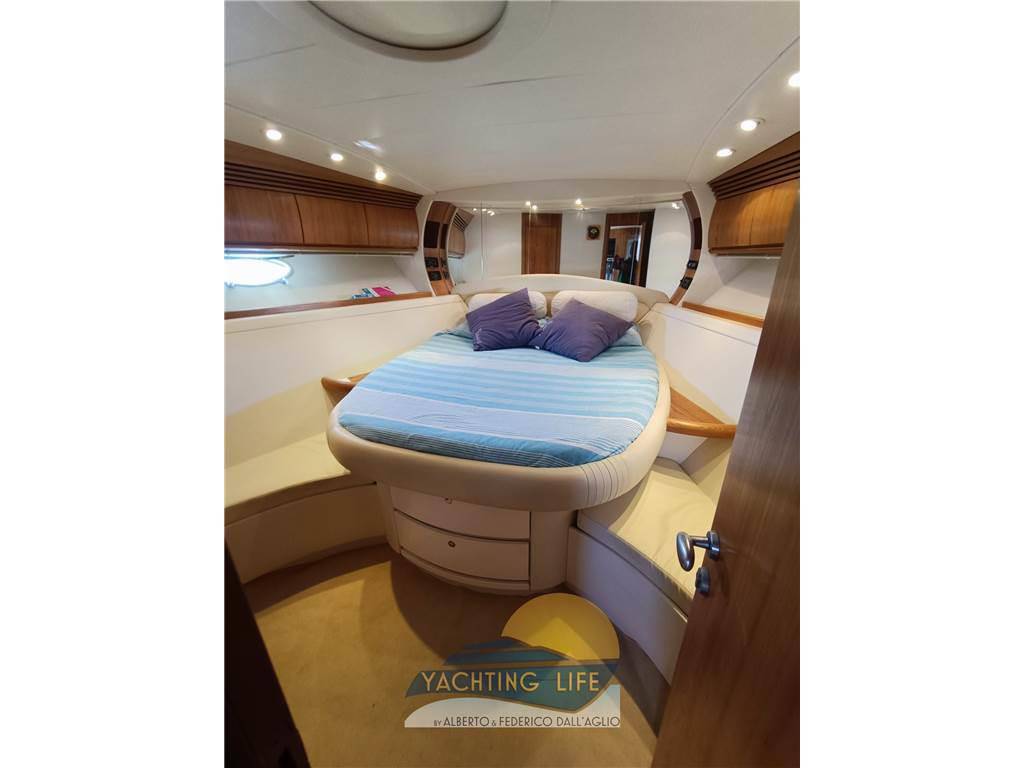 Pershing 54'