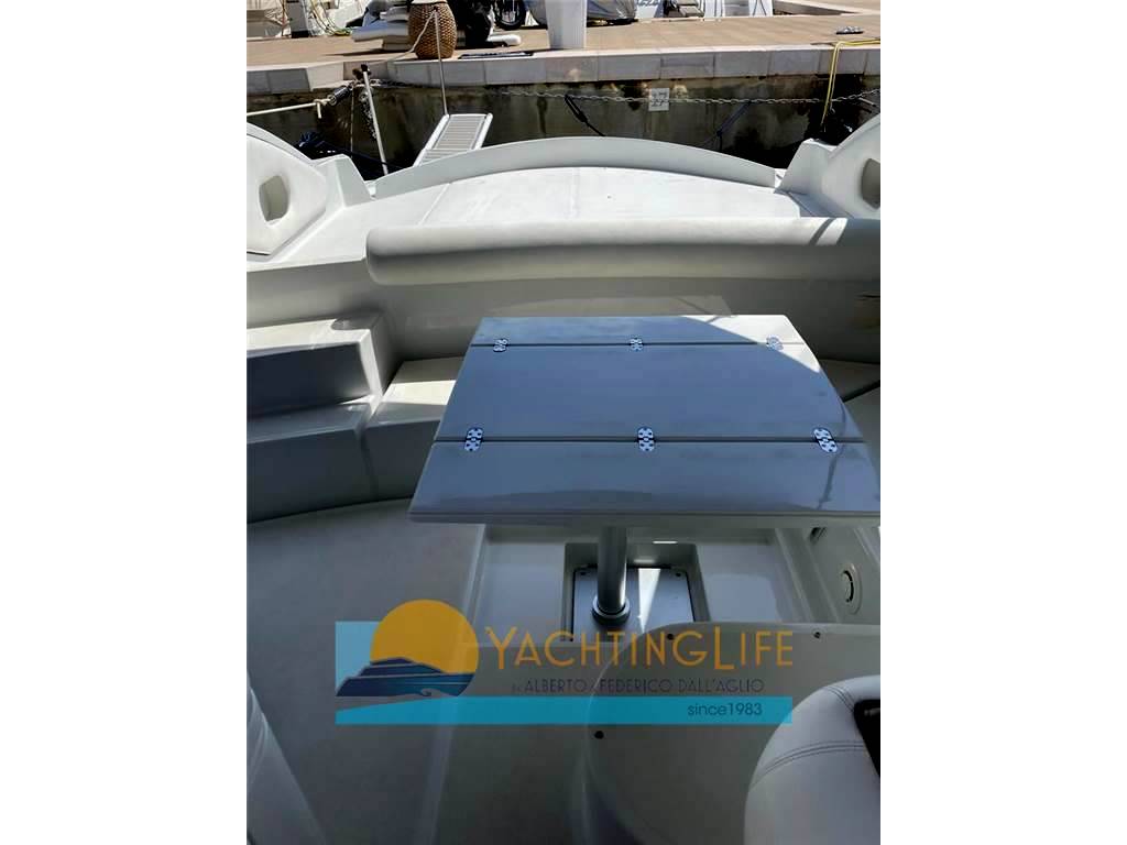 Pershing 37'