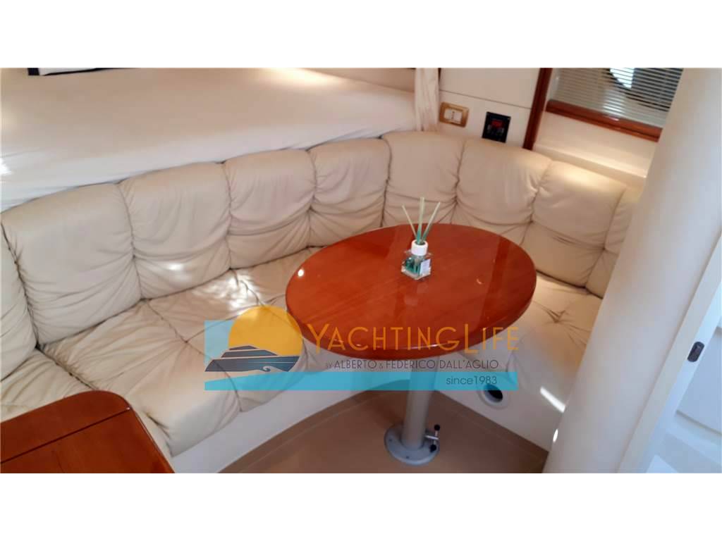 Pershing 37'