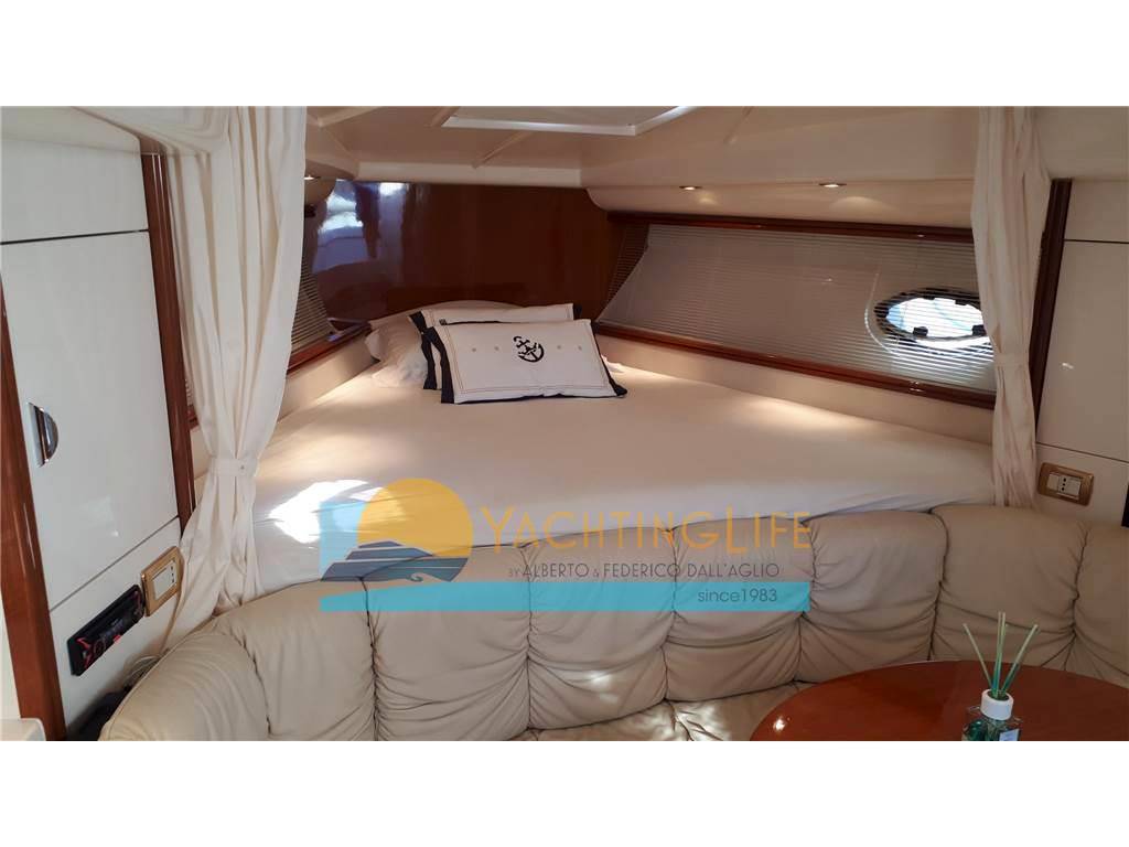 Pershing 37'