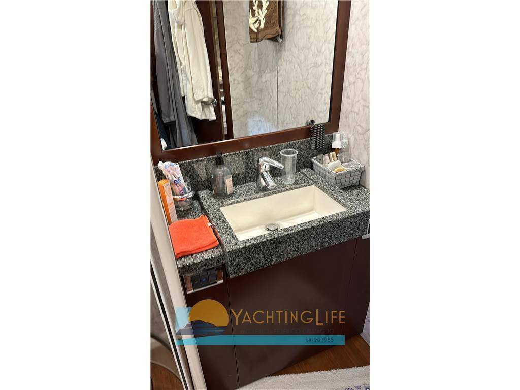 Princess yachts V 65
