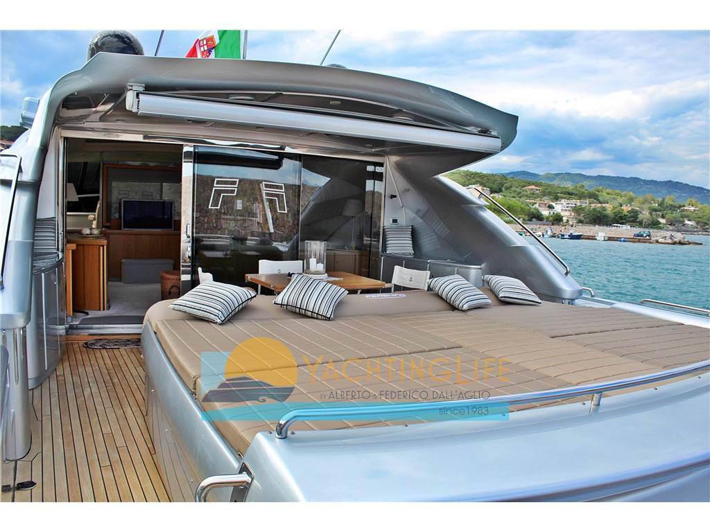 Pershing 76