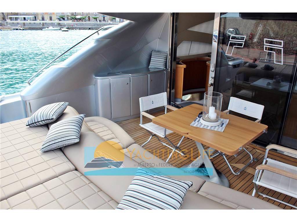 Pershing 76
