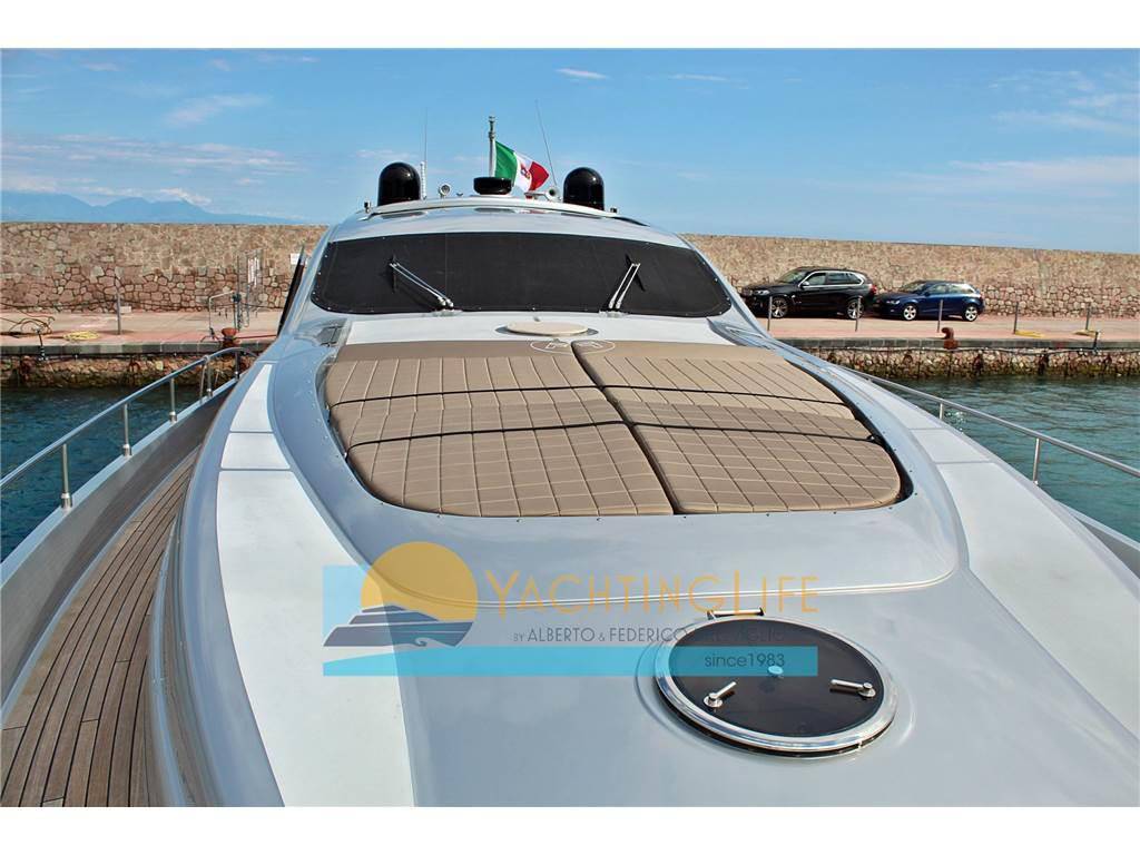 Pershing 76