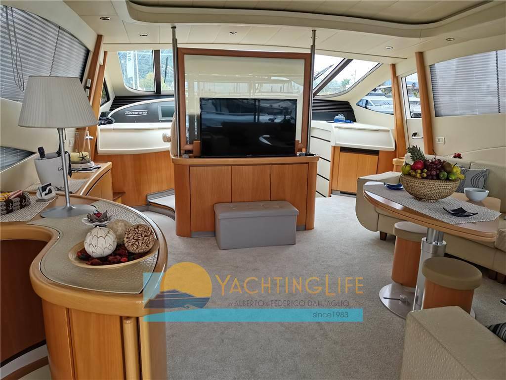 Pershing 76