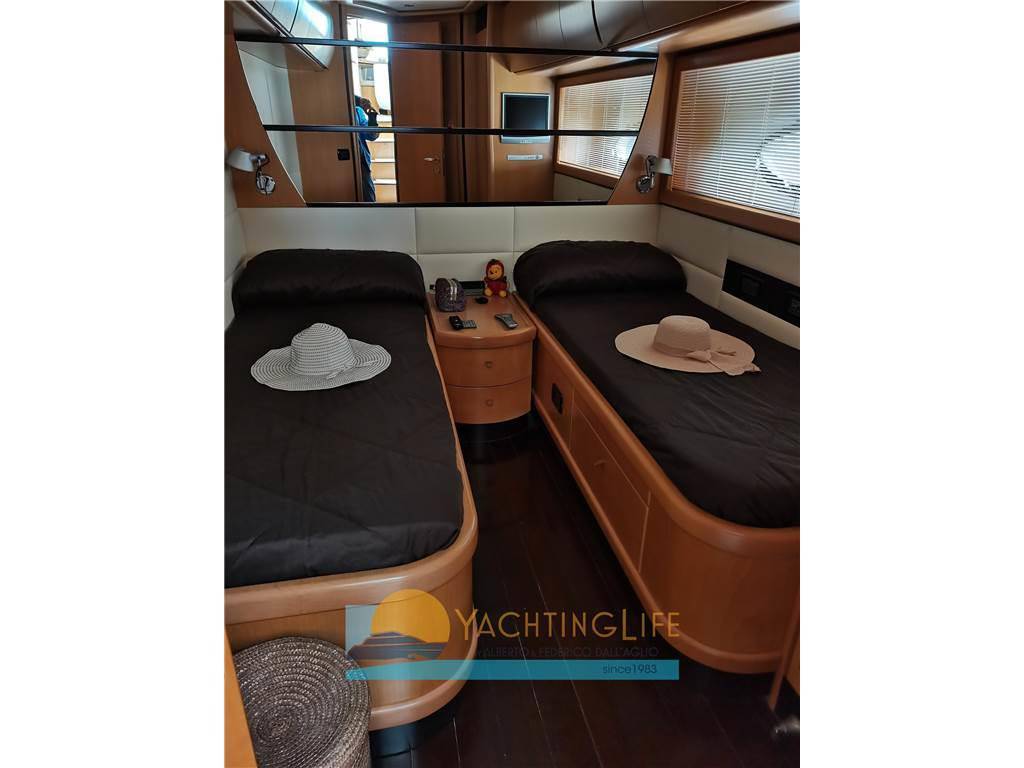 Pershing 76