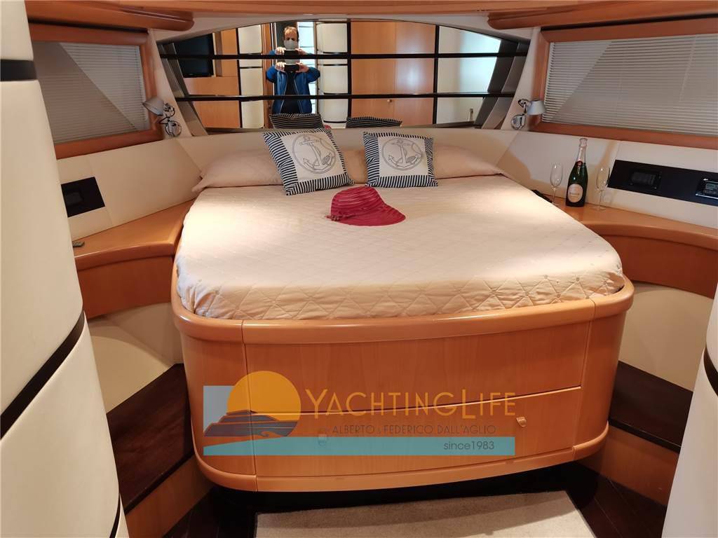 Pershing 76