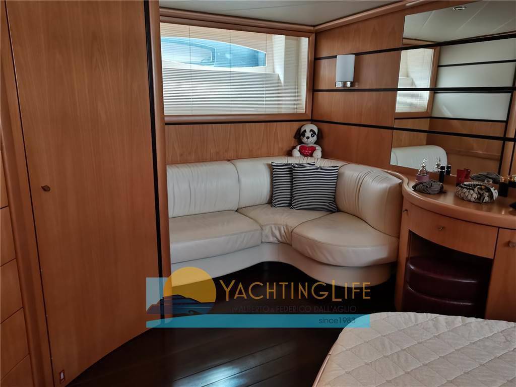 Pershing 76