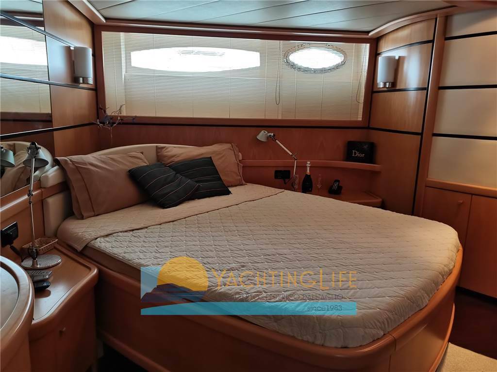 Pershing 76
