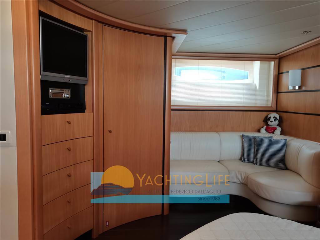 Pershing 76