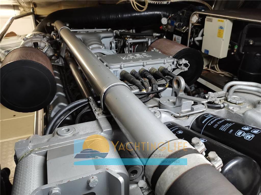 Pershing 76