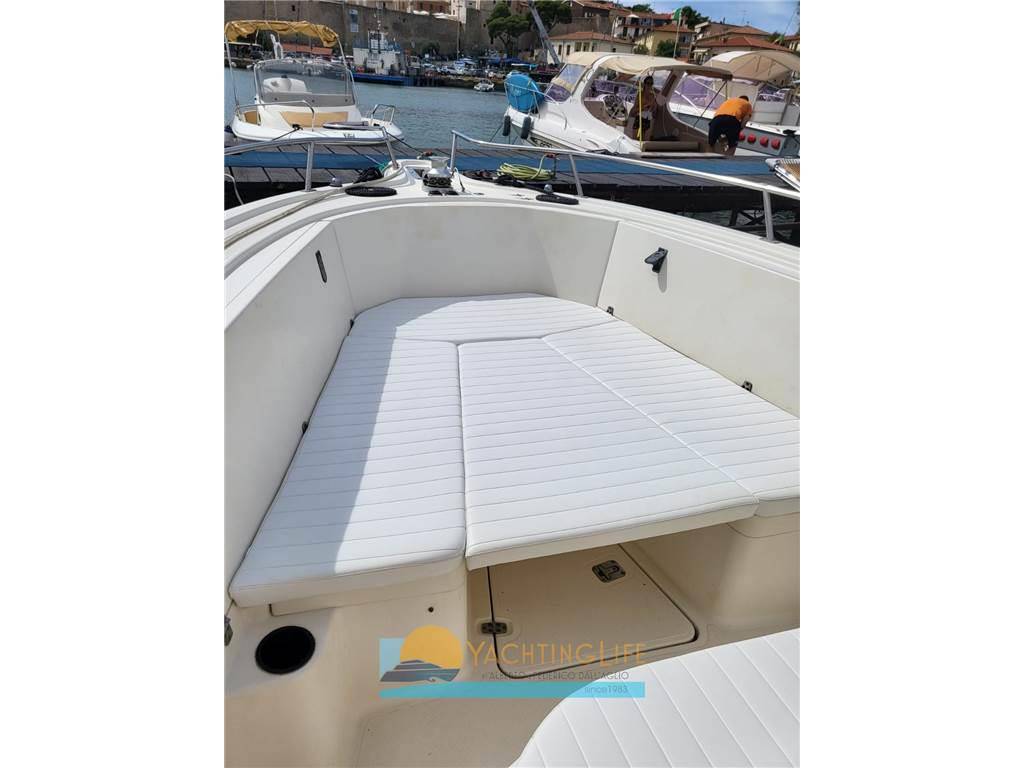 Pursuit 2670 cuddy center console