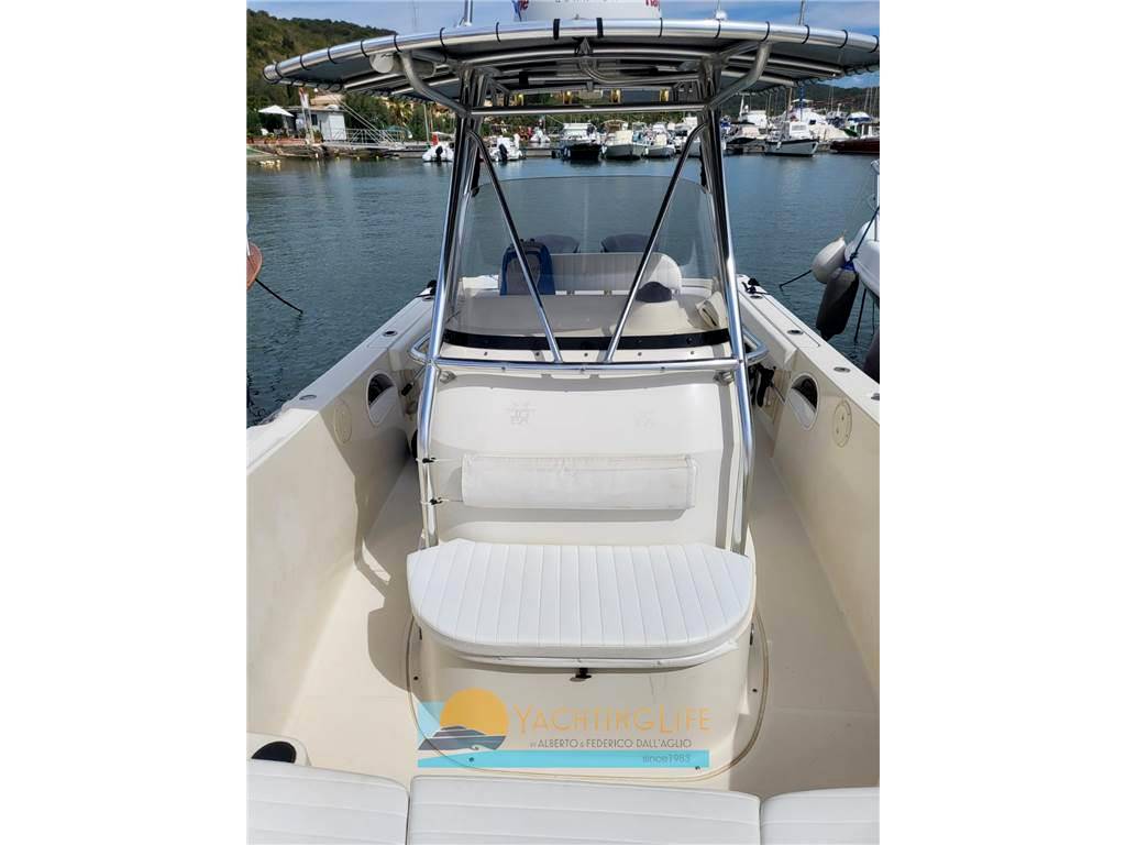 Pursuit 2670 cuddy center console