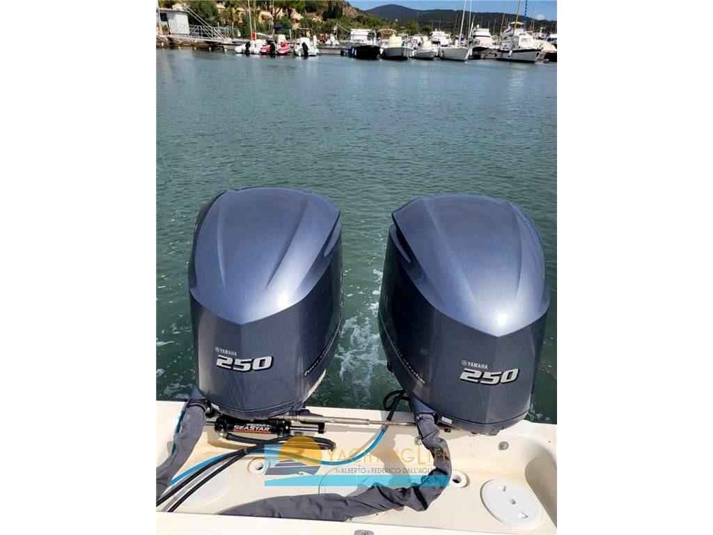 Pursuit 2670 cuddy center console