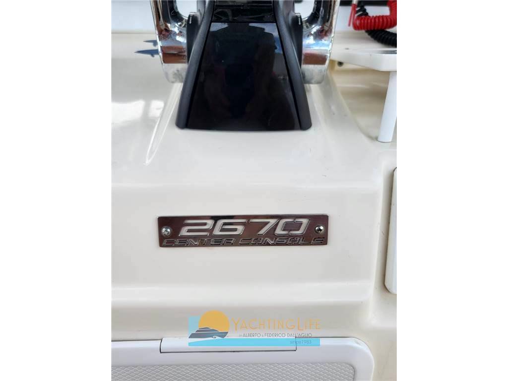 Pursuit 2670 cuddy center console