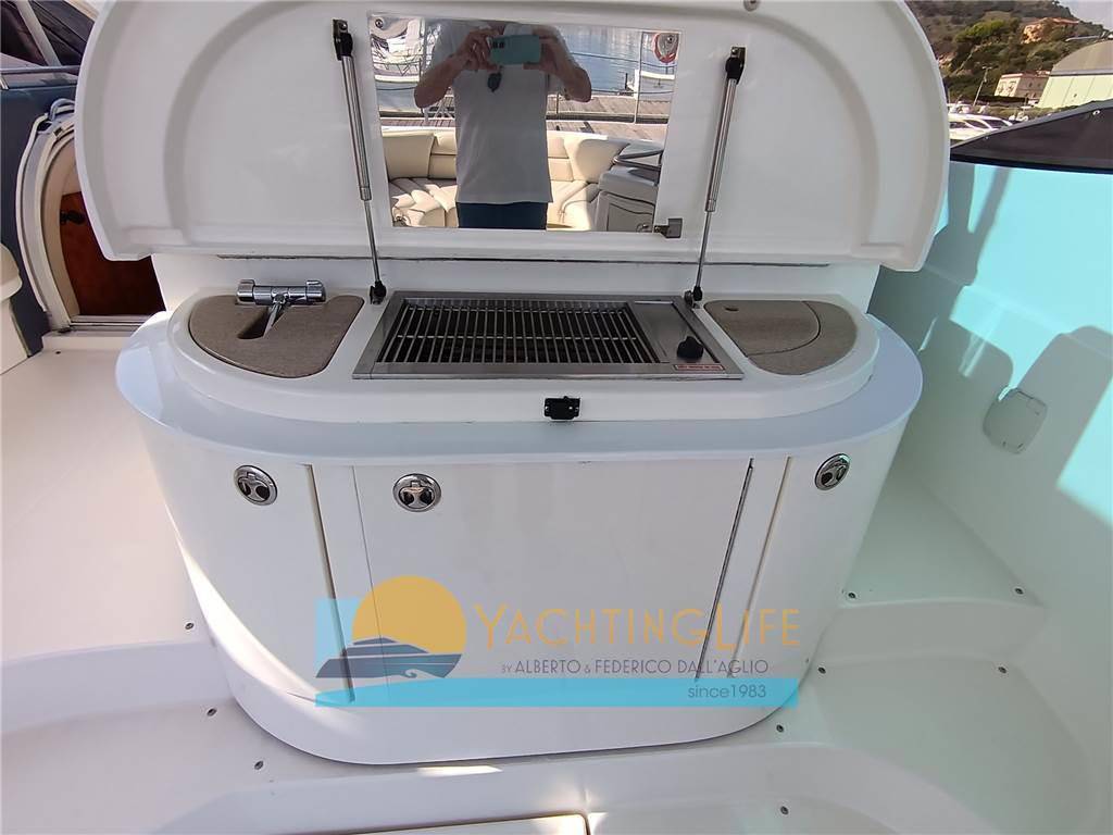Cruisers yachts 5470 express