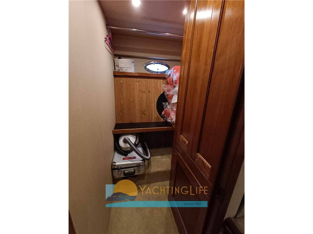 Cruisers yachts 5470 express