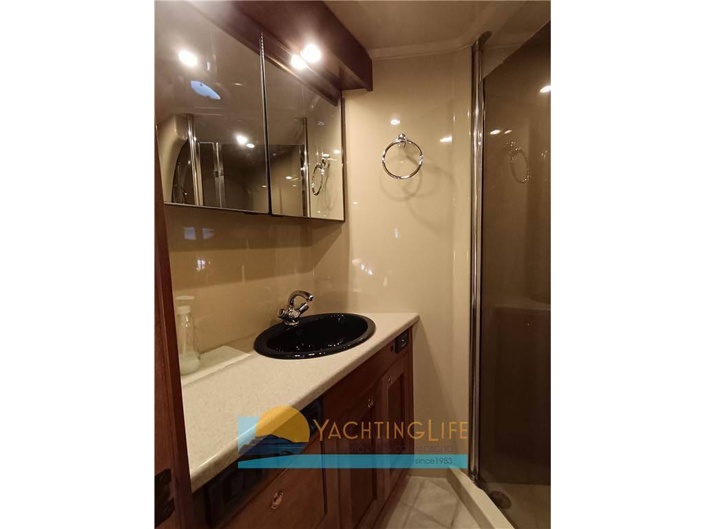 Cruisers yachts 5470 express
