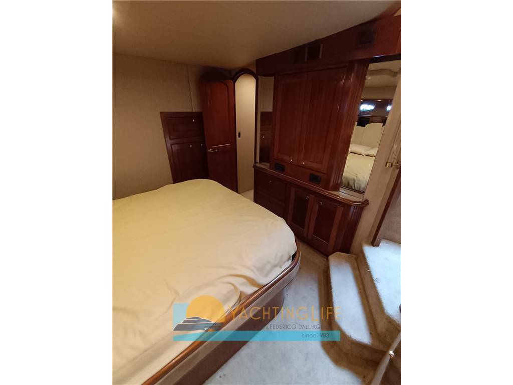 Cruisers yachts 5470 express