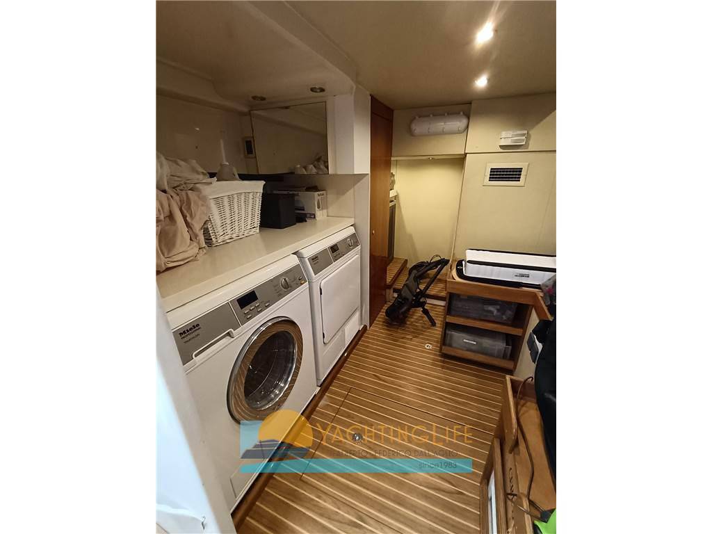 Azimut 68 flybridge evo