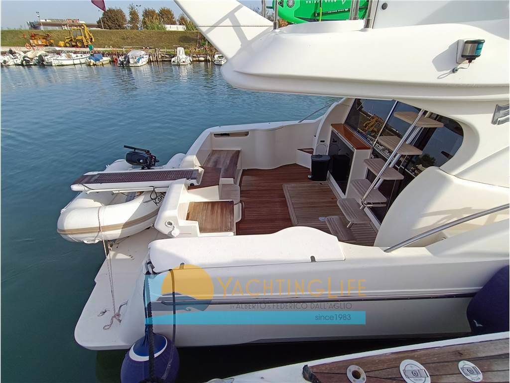 Ferretti yachts 500
