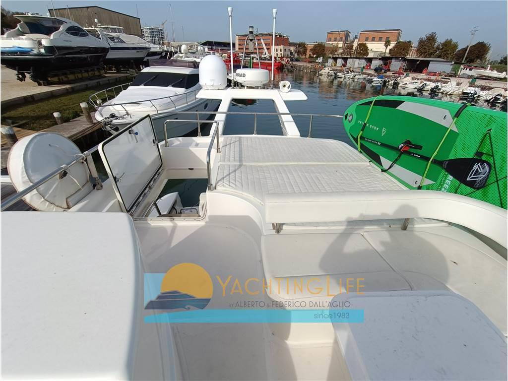 Ferretti yachts 500