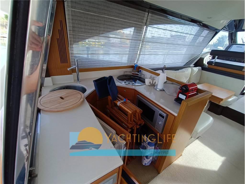 Ferretti yachts 500