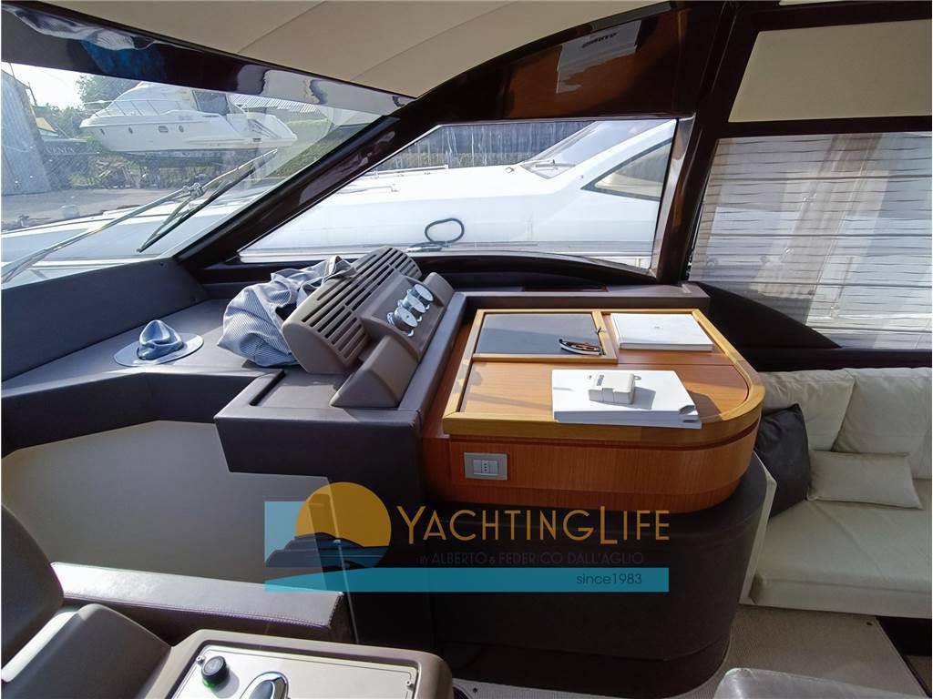 Ferretti yachts 500