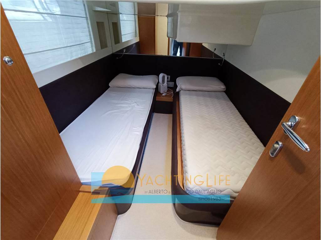Ferretti yachts 500