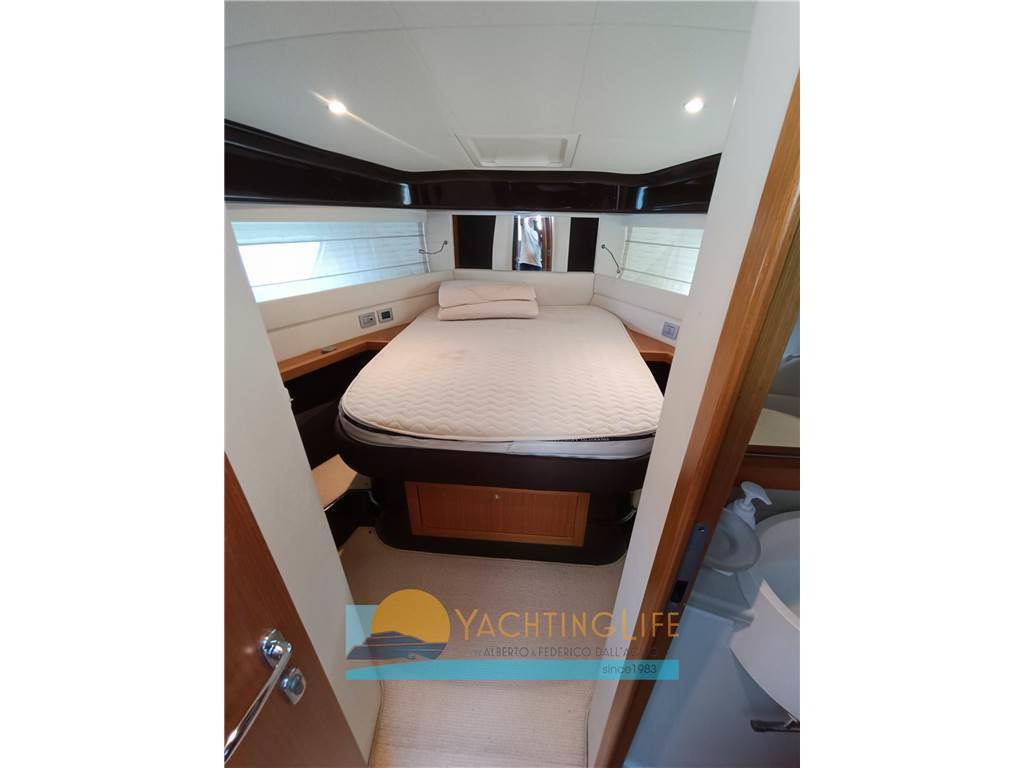 Ferretti yachts 500