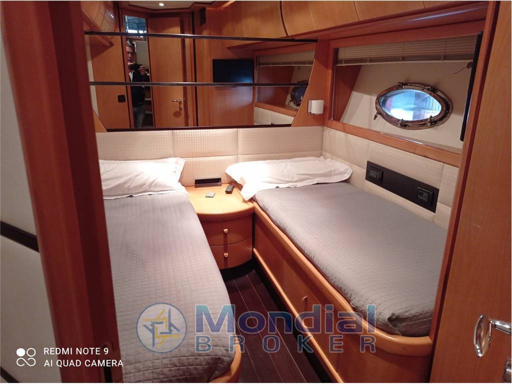 Pershing 76