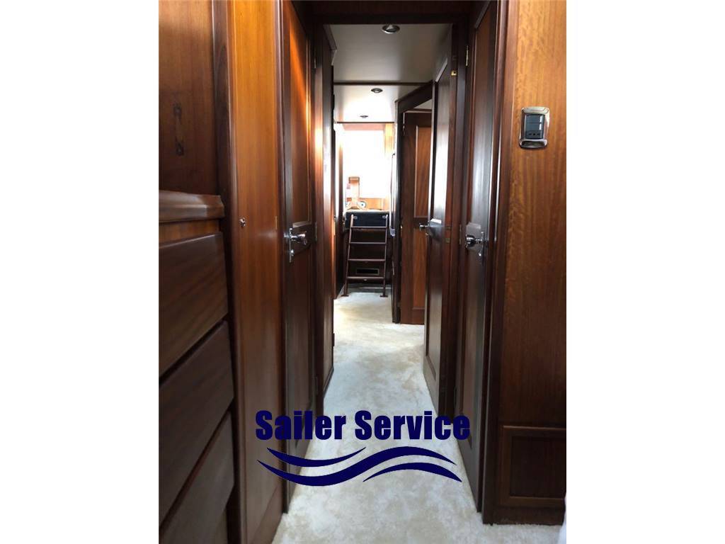 Hatteras 53
