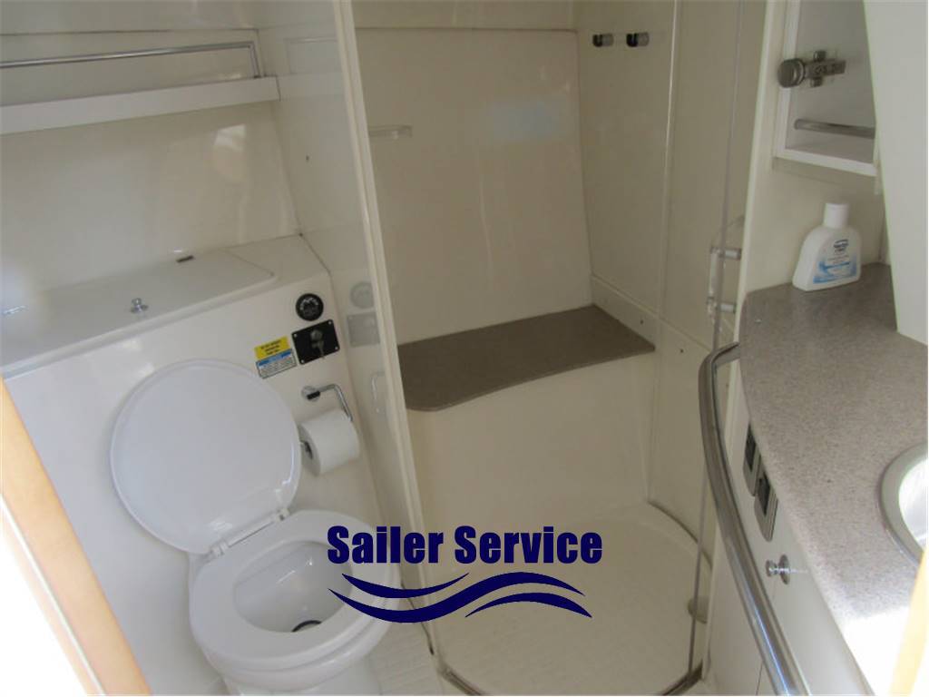Boston whaler Defiance 34