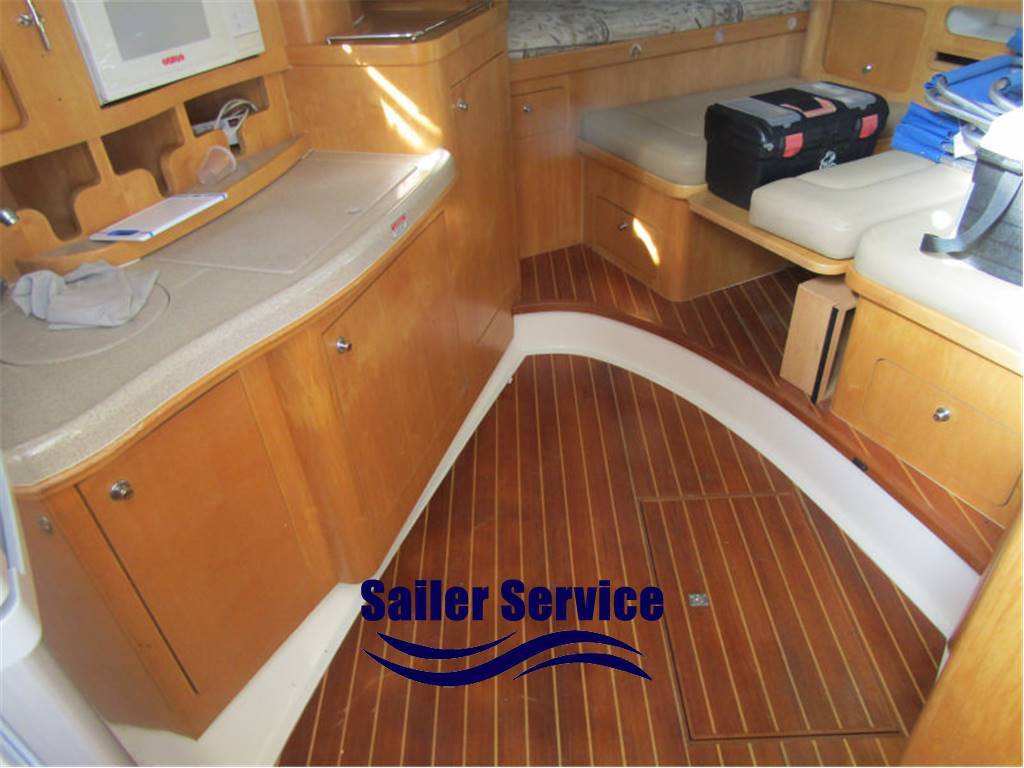 Boston whaler Defiance 34