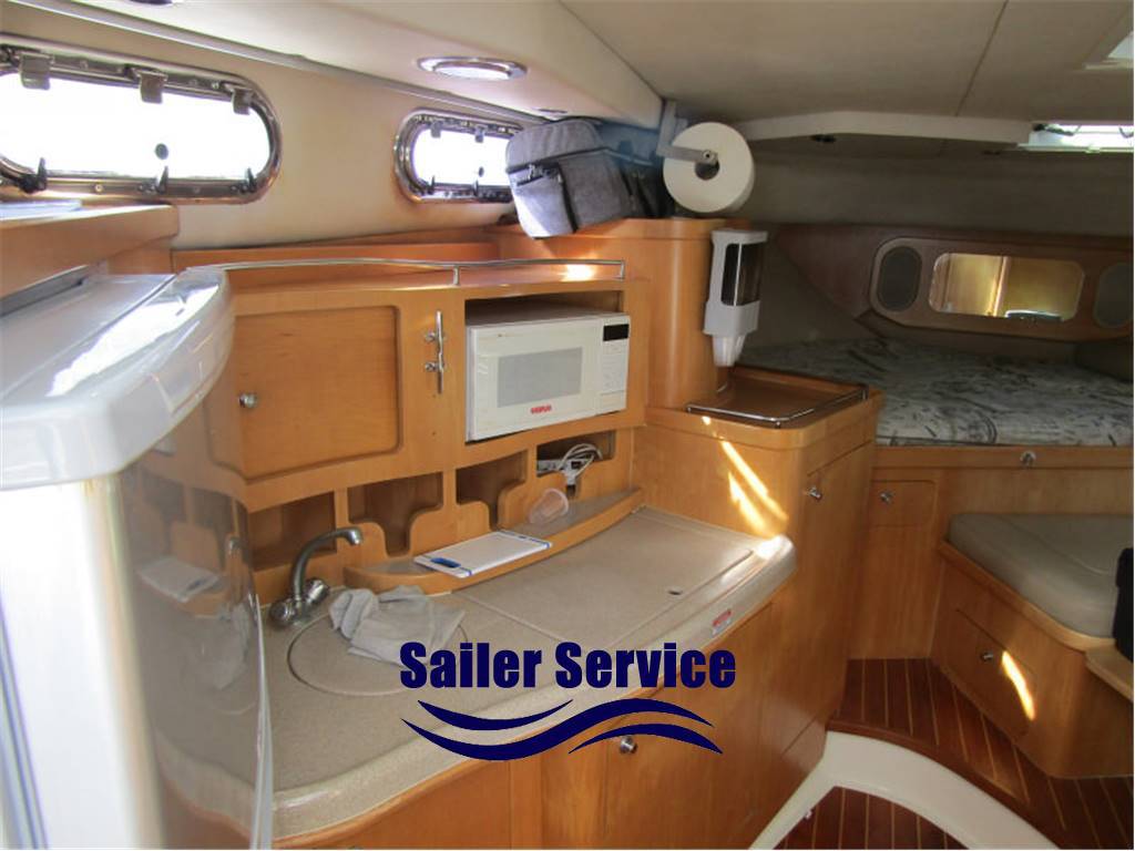 Boston whaler Defiance 34