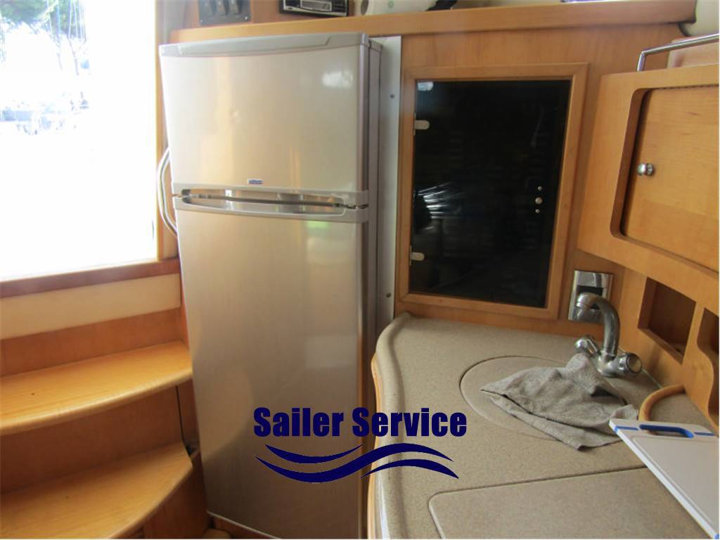 Boston whaler Defiance 34