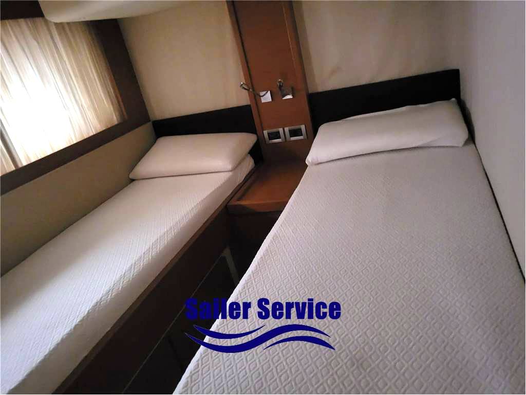 Ferretti 592