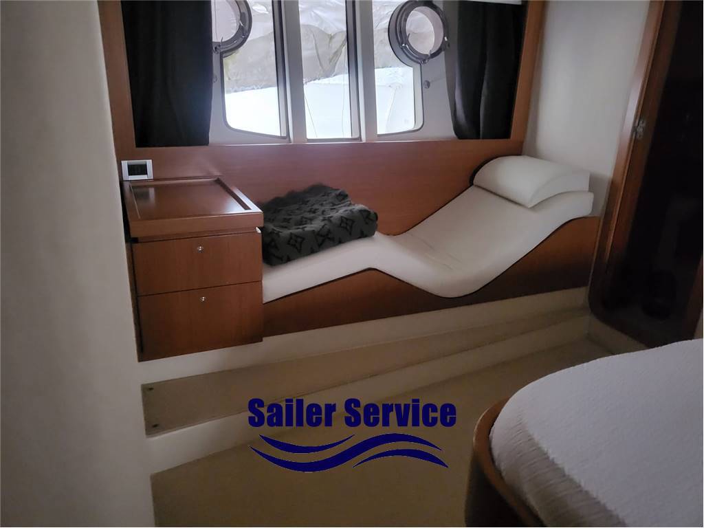 Ferretti 592