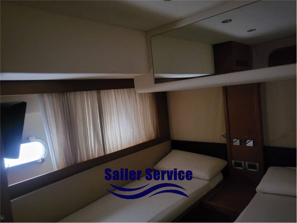 Ferretti 592