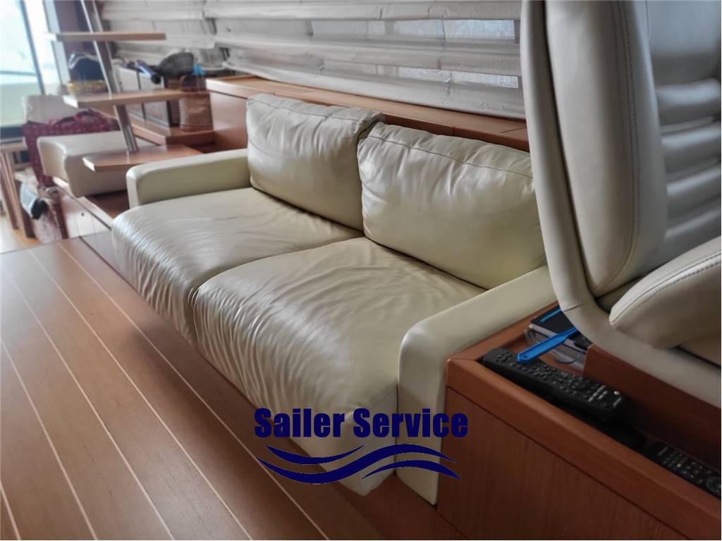 Ferretti 592