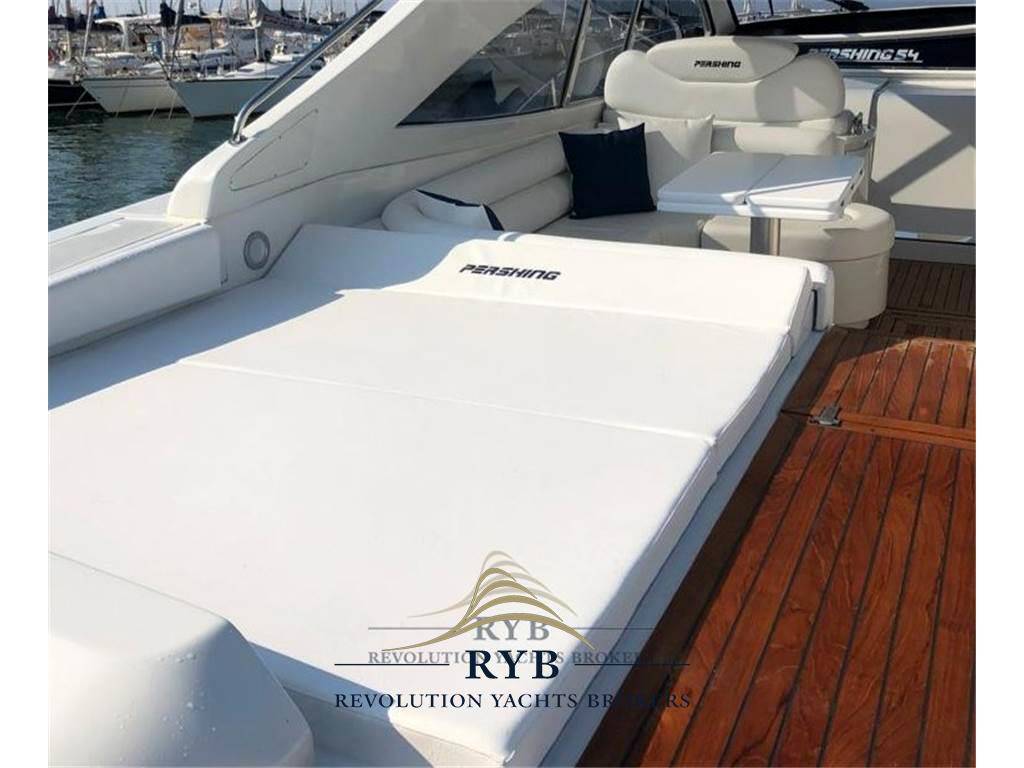Pershing 54'