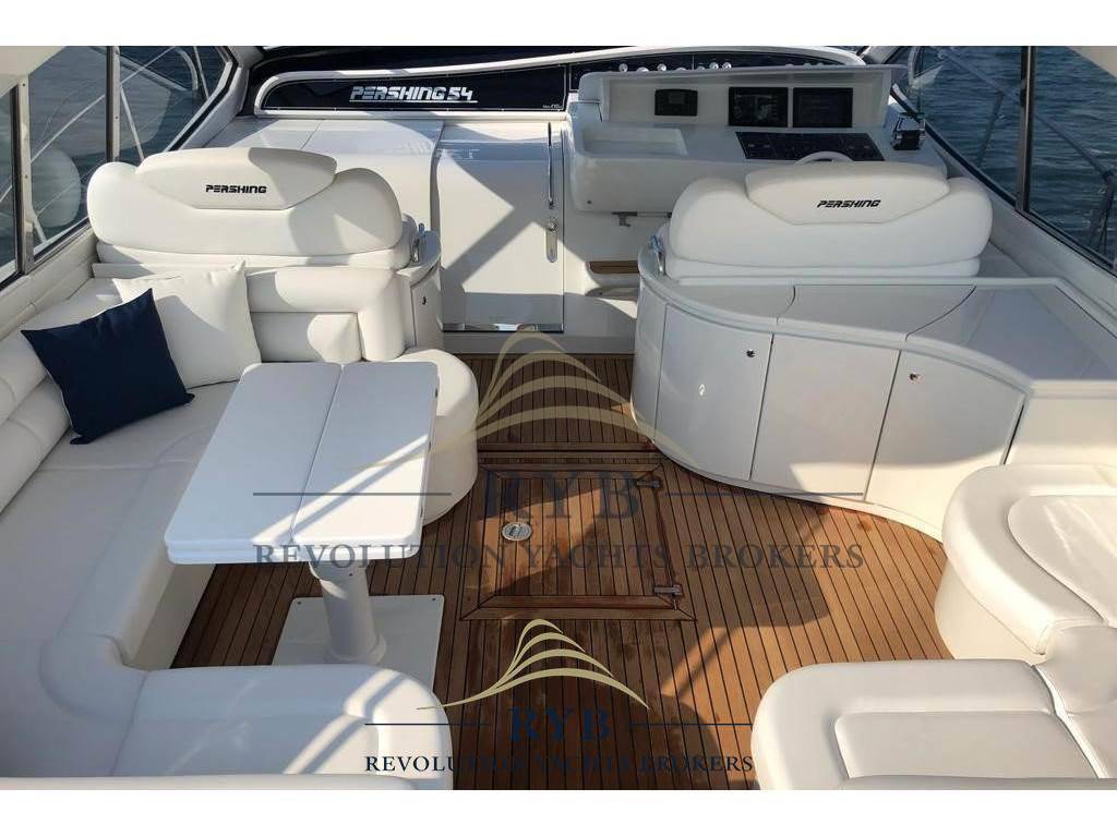 Pershing 54'