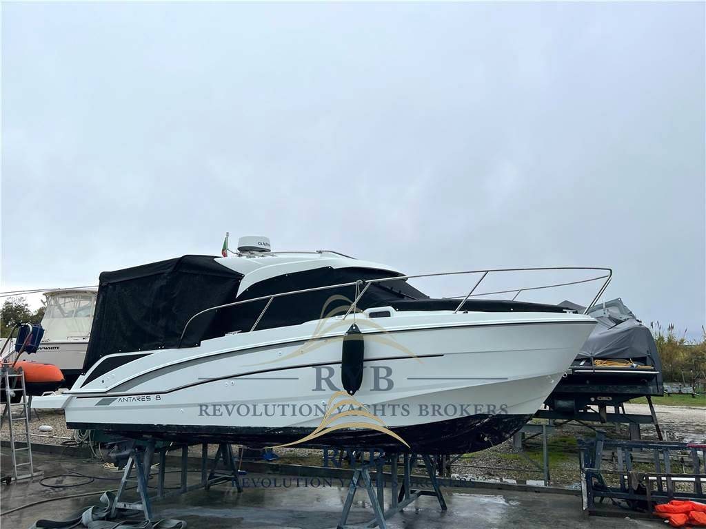 Beneteau Antares 8