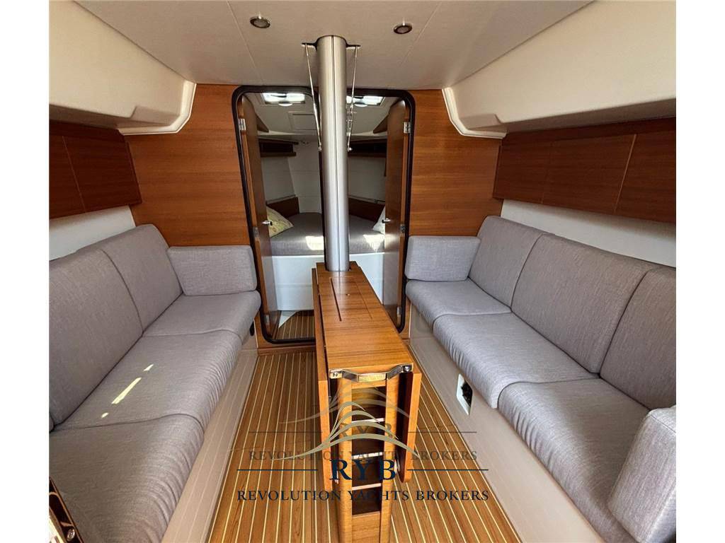 Italia yachts 10.98