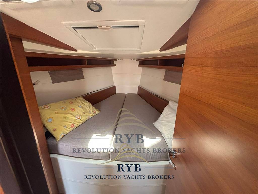 Italia yachts 10.98