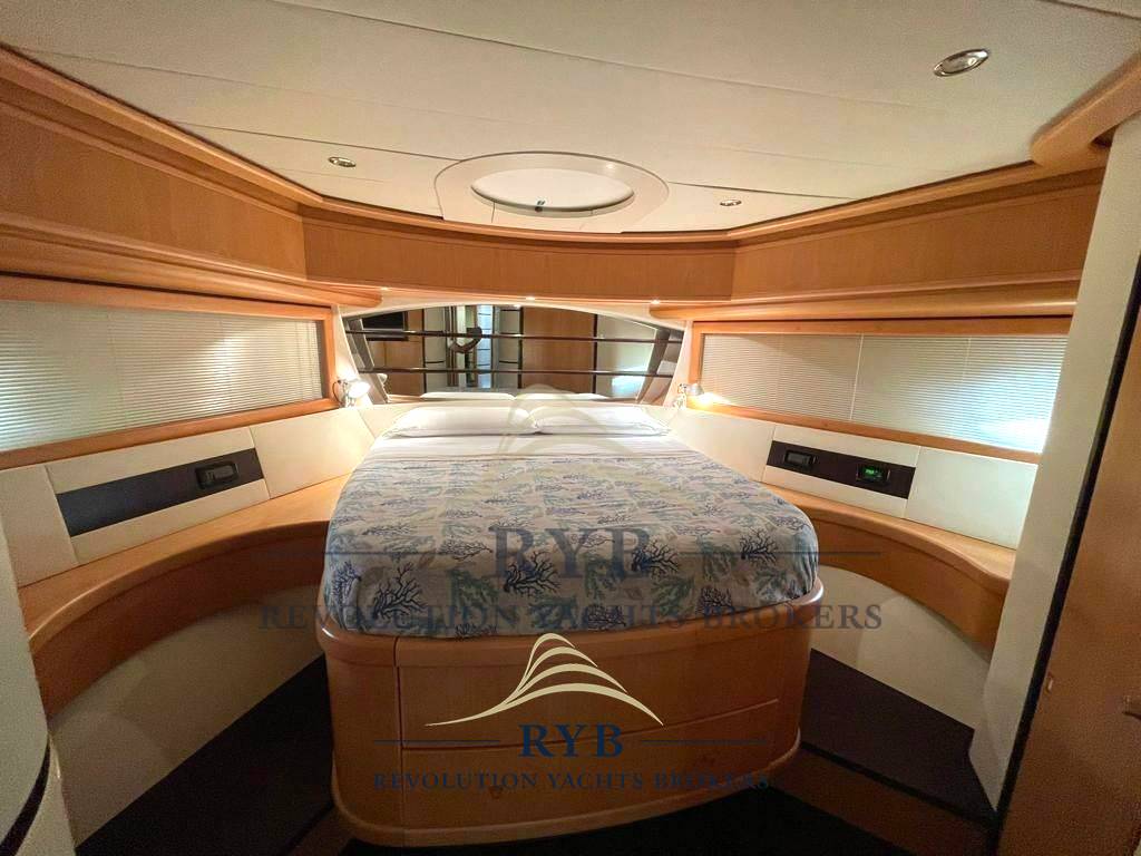 Pershing 76
