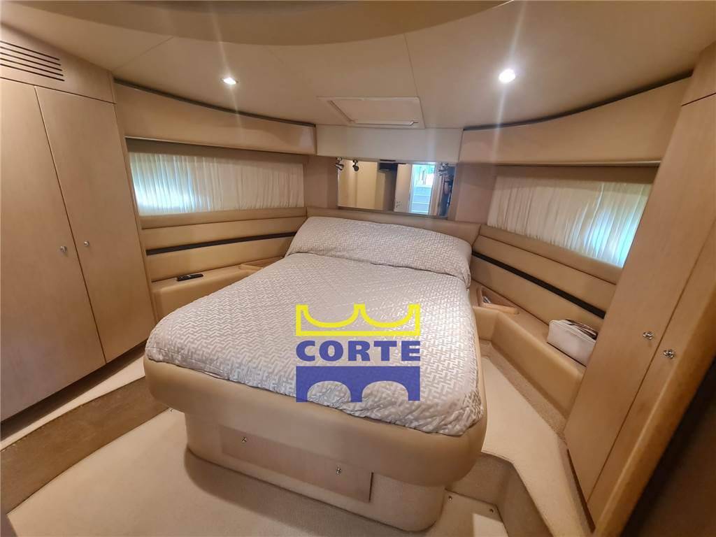 Ferretti yachts 550