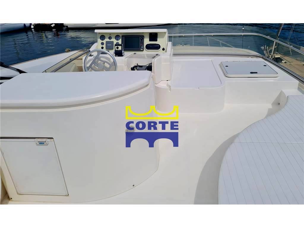 Ferretti yachts 550