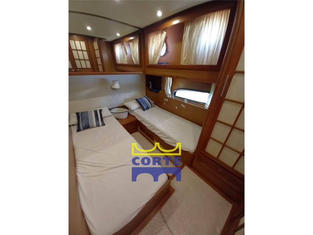 Mochi craft Dolphin 54 suntop
